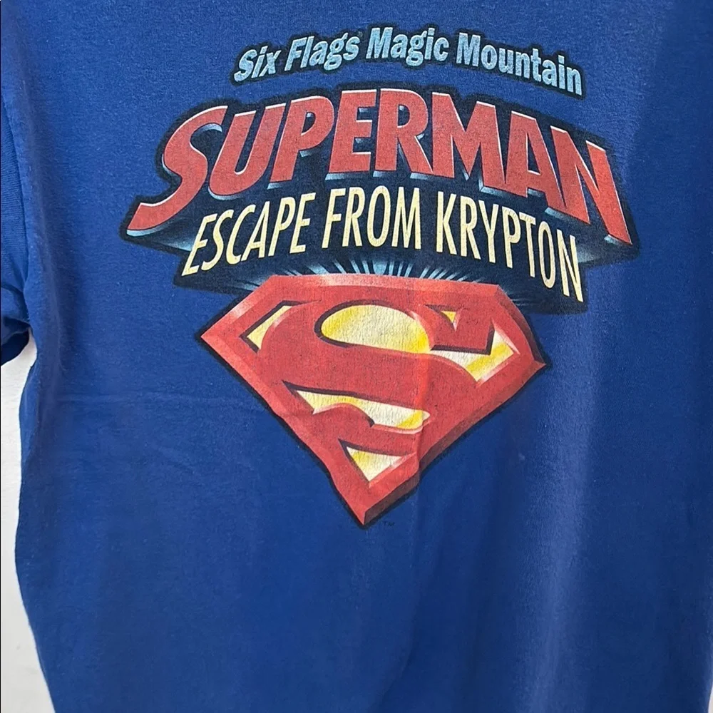 Superman Graphic T-Shirt - Picture 4 of 4
